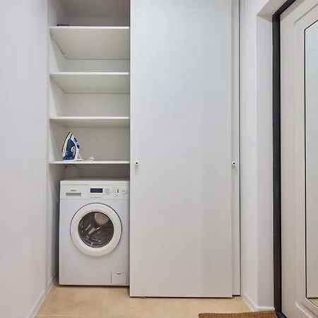 Студия У Метро Пушкинская Apartament *